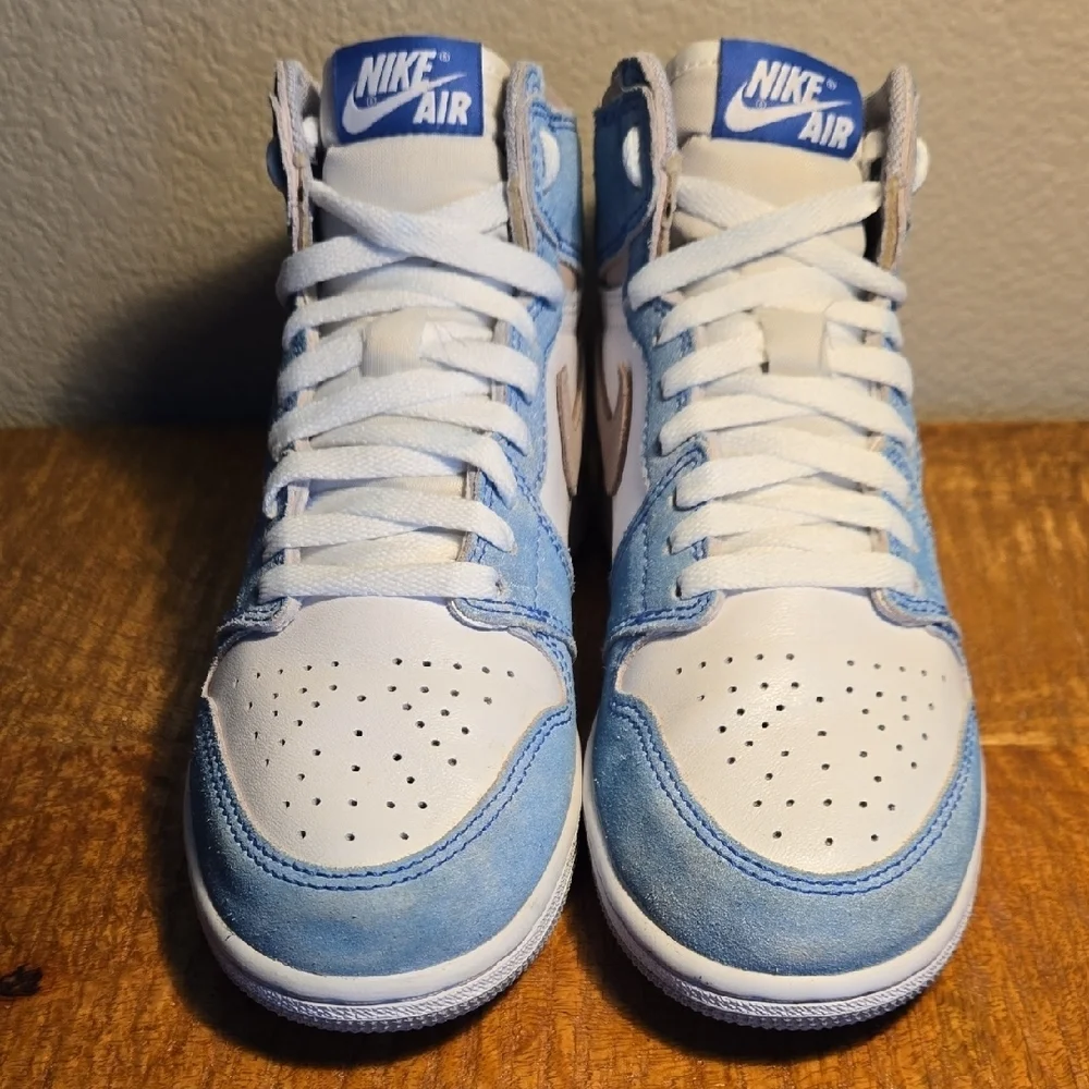 Nike‎ Hyper Royal Youth 4.5  High-Top Sneakers - Light Blue and White .